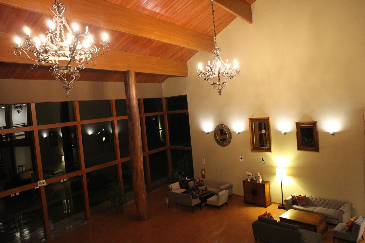 Taypikala Deluxe Valle Sagrado Urubamba Luaran gambar